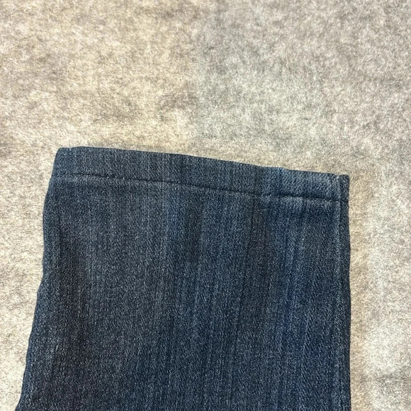 AG Jeans, The Abbey Mid Rise Super Skinny. Size 29R,  Dark Wash. - Picture 5 of 13